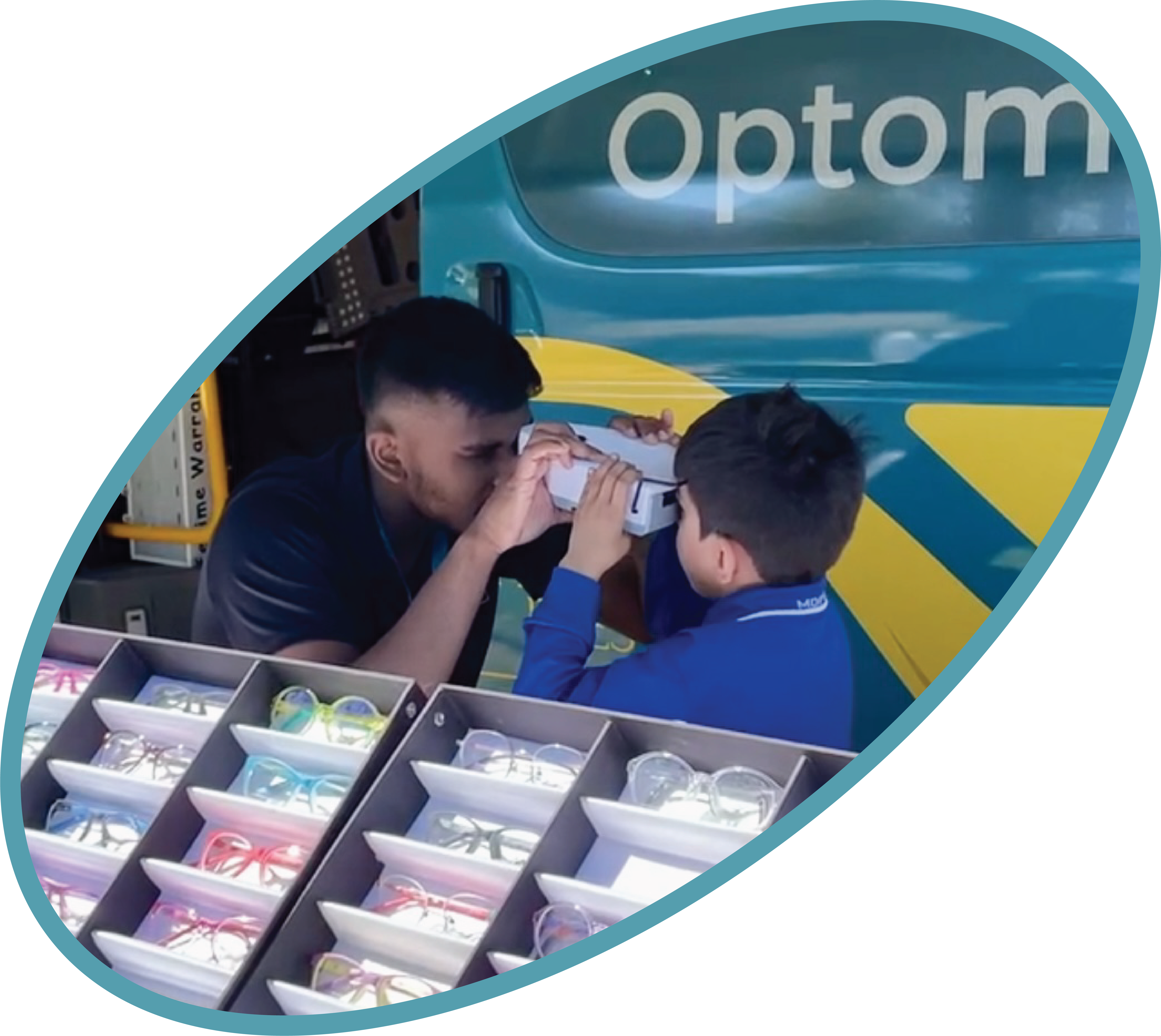 Optical assistant measuring pupil distance